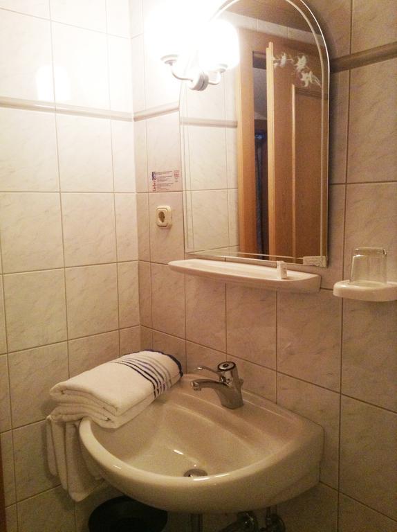 Gasthof Kaiserin Elisabeth Hotel Steyrling Room photo